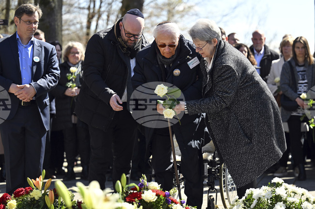 100-годишен оцелял от нацистки концентрационни лагери присъства на церемония по повод 80-ата годишнина от освобождаването на затворниците от лагера "Мителбау-Дора"