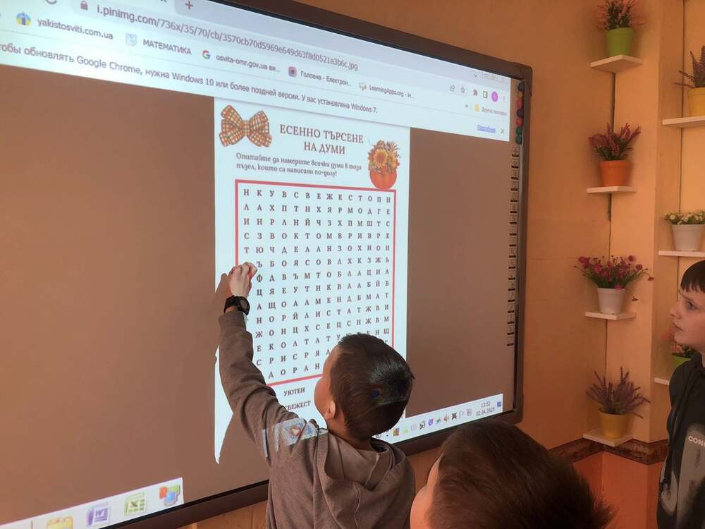 Учениците от Българското неделно училище „Просвета“ в Делжилер, Украйна, създаваха текстове за поздравителни картички