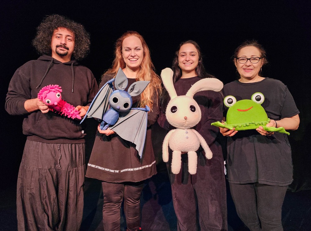 Кукленият театър в Бургас подготвя спектакъл за най-младата си публика по песента "Зайченцето бяло" 