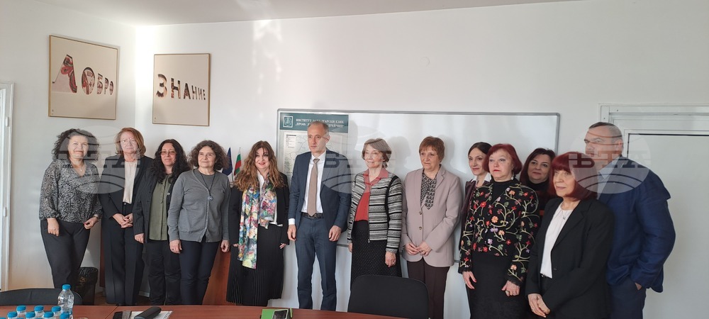 Българска академия на науките: Промяна в учебните планове по хуманитарните дисциплини обсъди министър Красимир Вълчев с учени от БАН