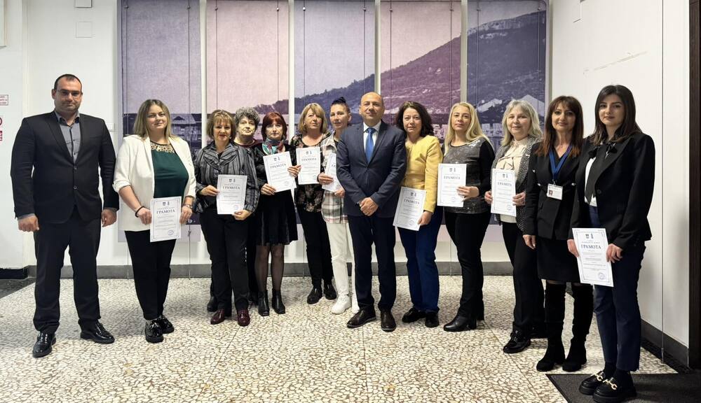 Отличиха десет медицински специалисти, работещи в сферата на здравеопазването към Община Ловеч