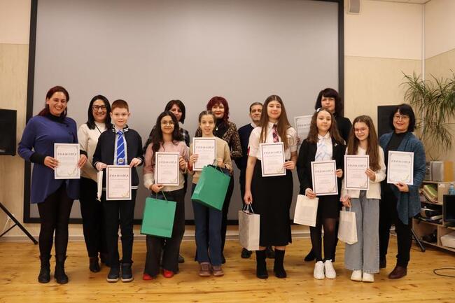 Началникът на РУО – Търговище отличи ученици и учители за постижения в областния кръг на олимпиадата по български език и литература