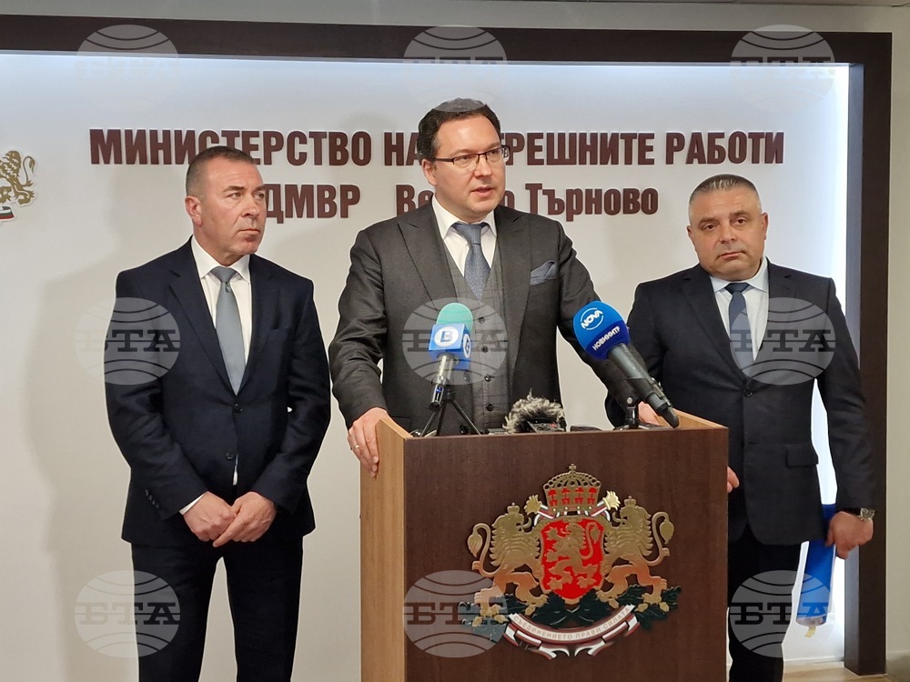МВР ще предложи на правителството комплекс от мерки за повишаване на пътната безопасност, каза министър Даниел Митов във Велико Търново