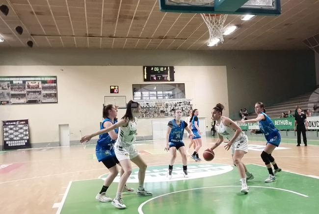 Берое и Рилски спортист ще играят трети мач от полуфиналите, Монтана 2003 се класира за финала в женското баскетболно първенство