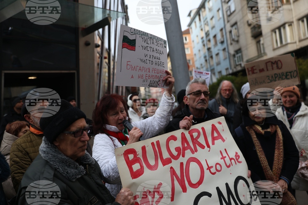 Протестиращи се обявиха против предложения от ЕК регламент за дерегулиране на ГМО растения, произведени с нови геномни техники
