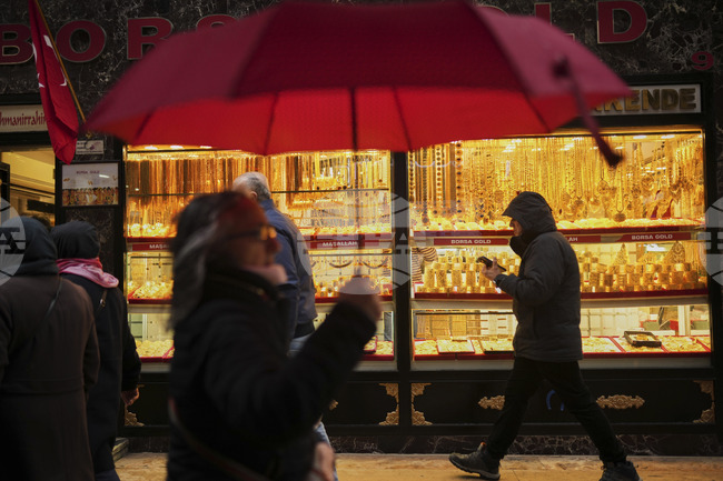 Властите в Истанбул задържаха 21 заподозрени в извършване на измами със злато и скъпоценни камъни за над 2 милиарда евро