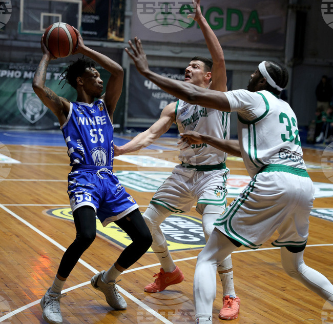 Черно море Тича победи Спартак Плевен в пряк сблъсък в борбата за третото място в редовния сезон на НБЛ