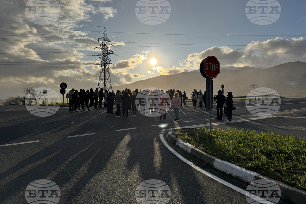 Казанлъчани подкрепиха националния протест срещу войната по пътищата