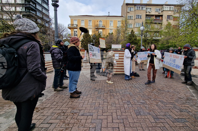 Demonstrators Call for Improved Access to Hygiene for Homeless People in Sofia
