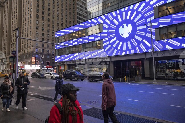 Британската банка "Барклис" повиши годишната си прогноза, след като изненадващо обяви обратно изкупуване на акции 