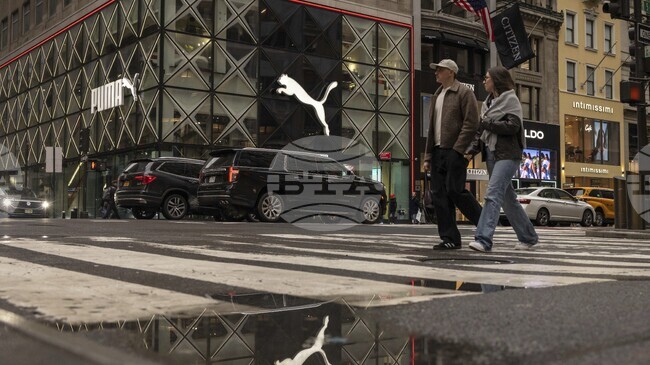 Холдингът на семейство Пино продава акциите си в „Пума“ на китайската компания „Анта спортс“