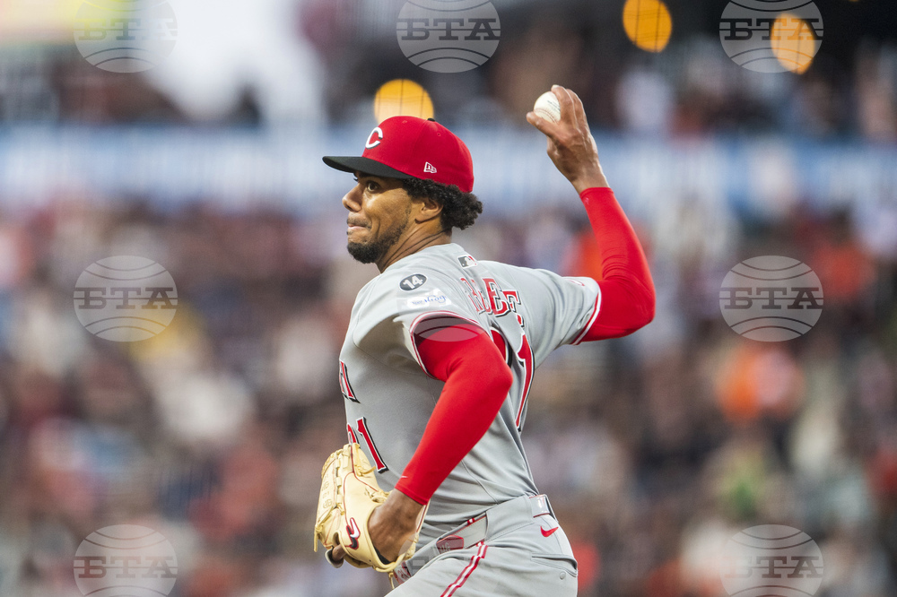 Reds Giants Baseball