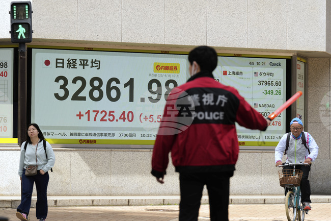 Индексите в Токио нараснаха, на фона на спад на йената, след понижение на Уолстрийт