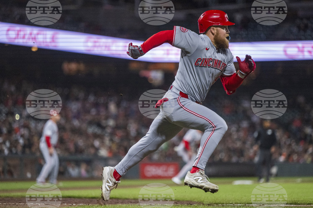 Reds Giants Baseball