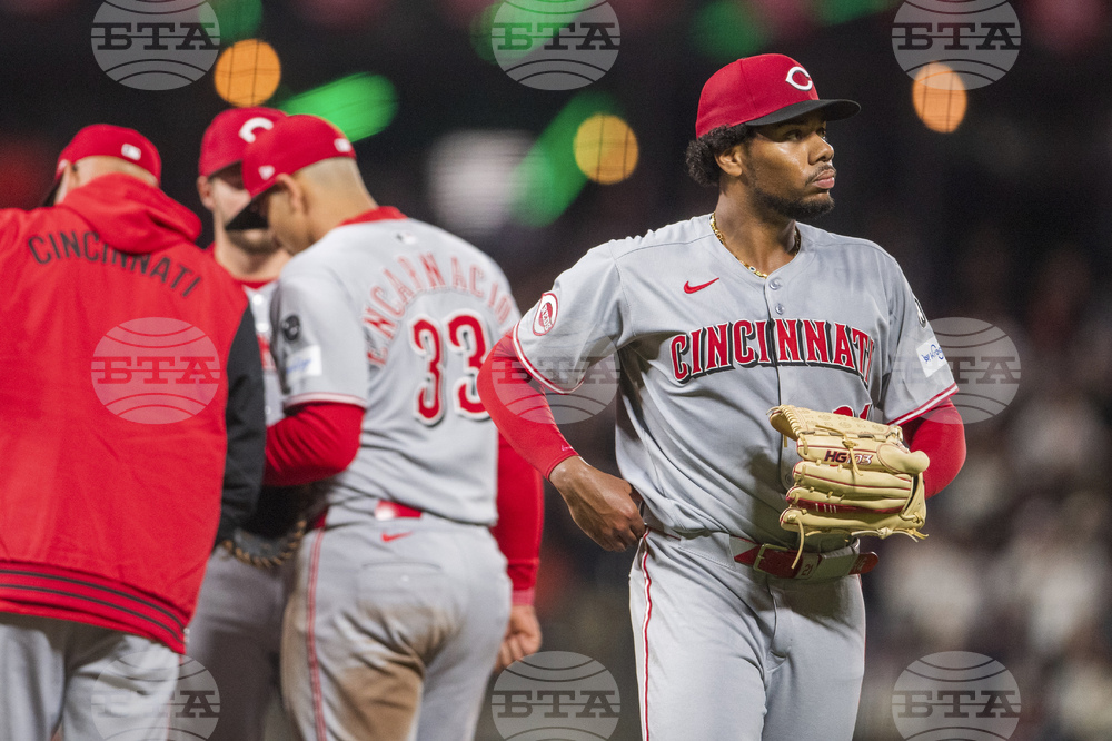 Reds Giants Baseball