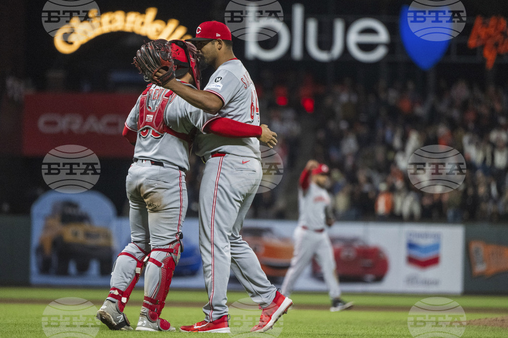Reds Giants Baseball