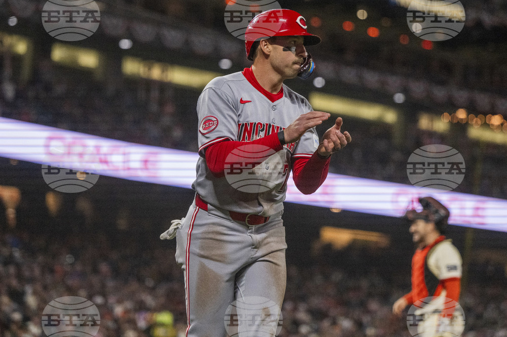 Reds Giants Baseball