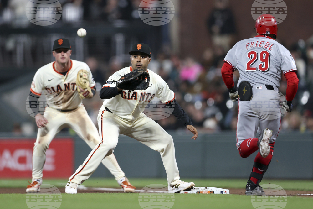 Reds Giants Baseball