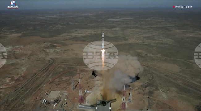 Американско-руски екипаж от трима души излетя към Международната космическа станция