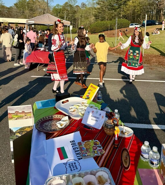 Фолклорна група „Роса” представи България на събитието „Arts & International Night 2025” в местно основно училище в щата Джорджия