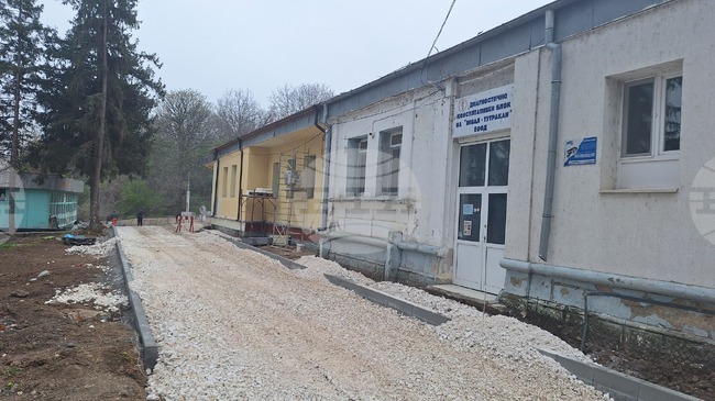 Започна благоустрояване на болницата в Тутракан