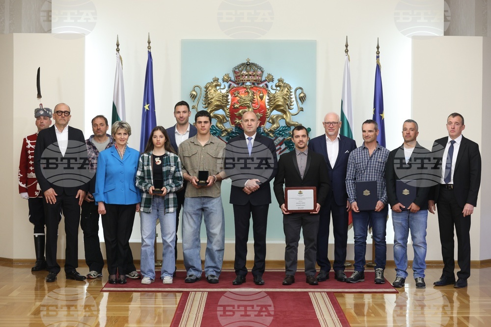 President Honours Bulgaria's Top Skiers, Snowboarders and Coaches 