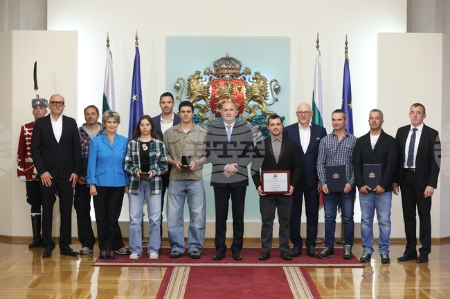 President Honours Bulgaria's Top Skiers, Snowboarders and Coaches