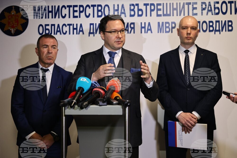 Качеството на пътната настилка и дисциплината на пътя са най-важни, каза в Пловдив министър Даниел Митов