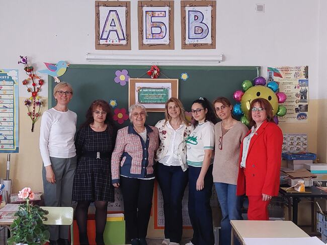 Ръководството на училище „Райна Княгиня“ в Бургос взе участие във форум за споделяне на добри практики в обучението по български език