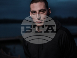 Изложбата "На тяхно място" на Владимир Карамазов се открива в Националната галерия "Двореца". Снимка: организаторите