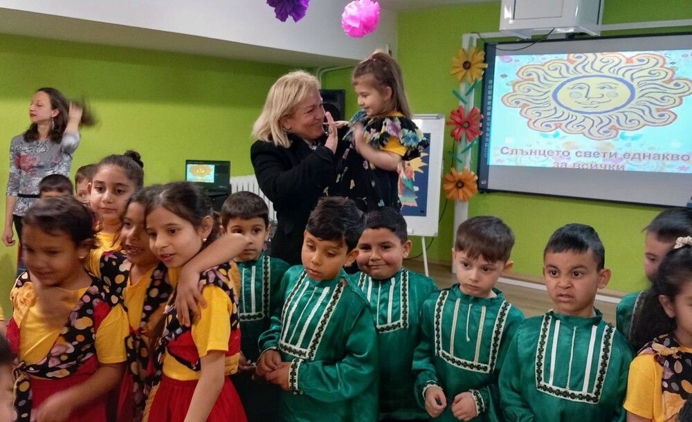 Зам.-кметът Павлина Делчева: Ще работим всяко ромско дете да мечтае първо да се учи