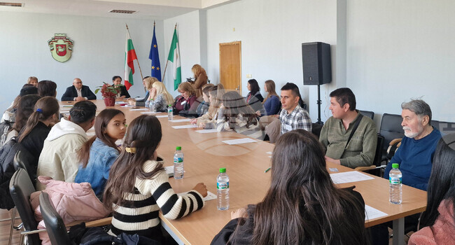 Млади хора се обединиха върху посланието, че можем да бъдем добри граждани, ако не подлагаме под съмнение демокрацията и човешките права