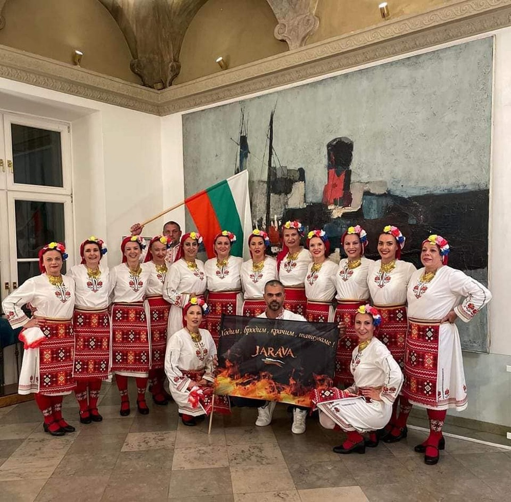 Фолклорен танцов клуб „Жарава“ в Аугсбург организира на 30 май хоротека „Да си подарим вълшебство“, в която ще участва и Николай Славеев