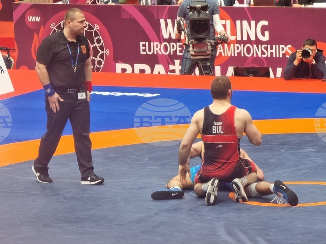 Магомед Рамазанов се класира на полуфиналите на Европейското първенство по борба в Братислава, други трима национали чакат репешажи