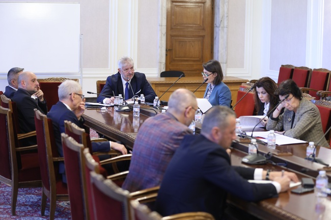 Министерството на образованието организира различни инициативи, свързани с превенция по темата с наркотичните вещества