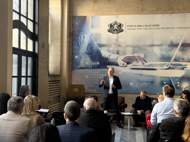 Министър Валентин Мундров: Липсата на ефективен контрол води до завишени цени при покупка на компютри и периферия в държавната администрация