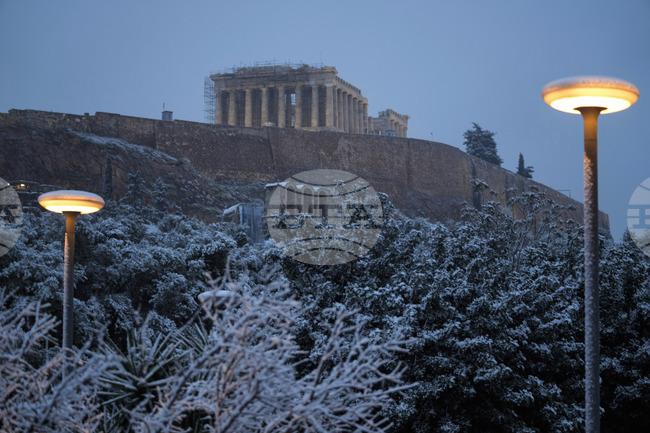 Местните власти в Атина оказват извънредна помощ на бездомни заради очакваната студена вълна