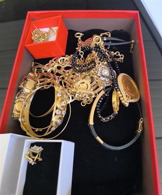 МВР: Пари и бижута на обща стойност близо половин милион лева са иззети при реализация, свързана с романтични измами