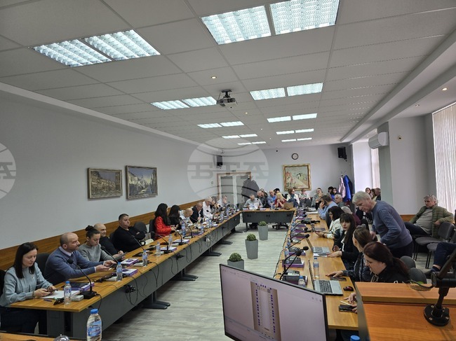 Общинският съвет в Ловеч не прие нова наредба за местните такси и цени на услуги