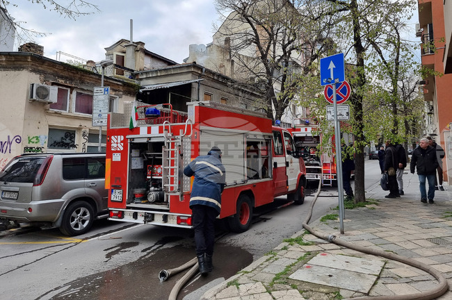 Възрастен мъж е загинал при пожар във Варна