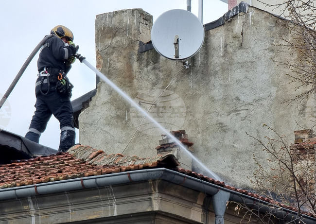 Жена пострада тежко при пожар във Варна