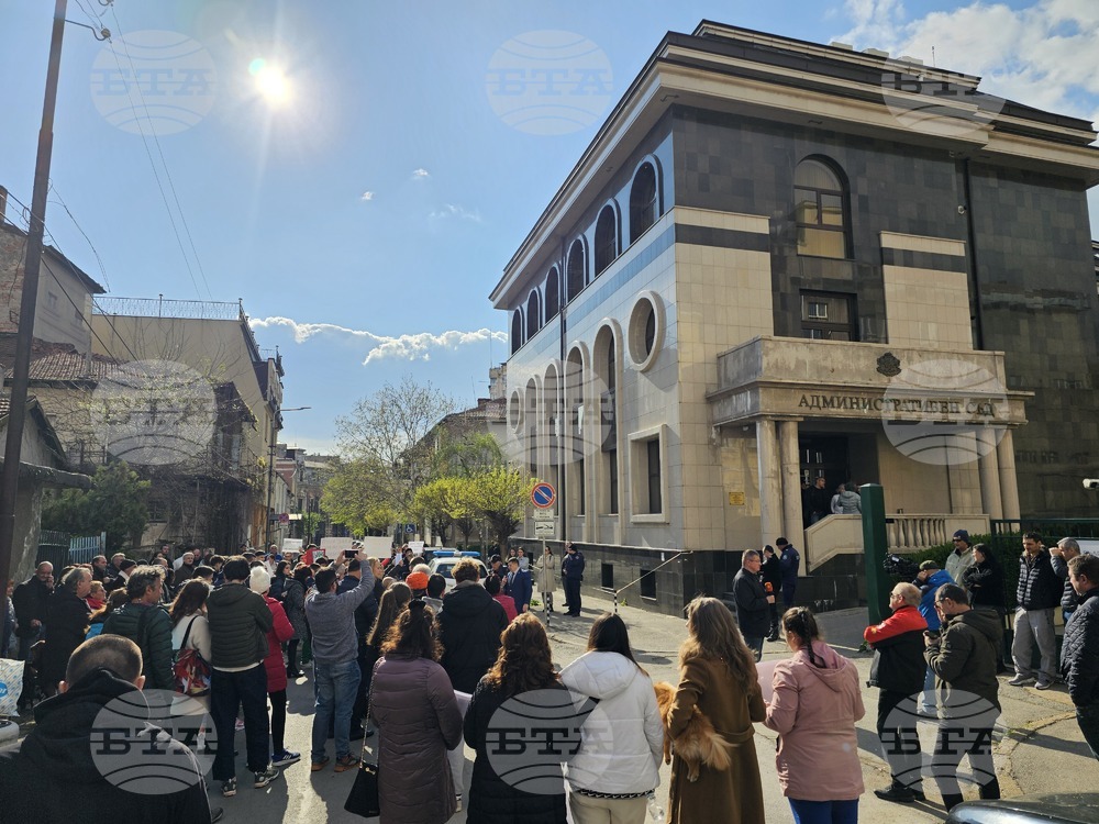 Бадминтонисти от Русе излязоха на протест, за да не останат без зала