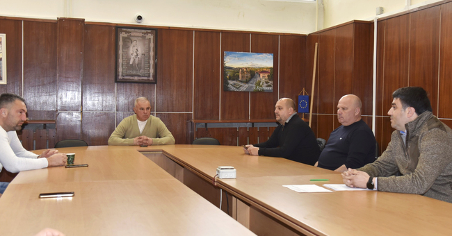 Количествата дърва за огрев и началото на пожароопасния сезон обсъдиха на работна среща в Симитли