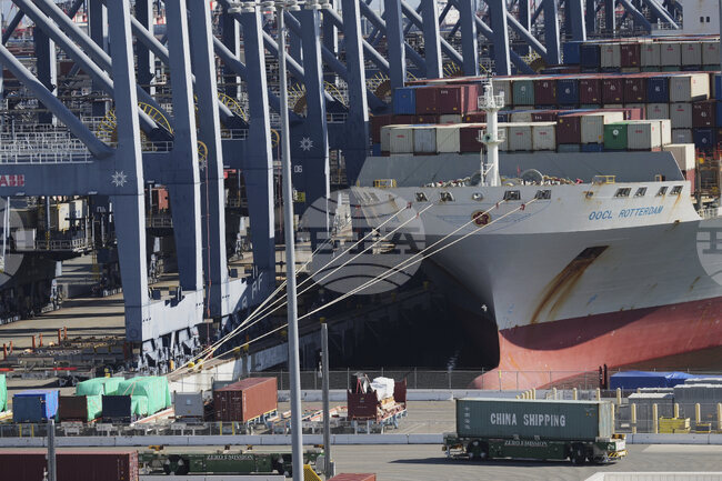 Нидерландските морски пристанища имат малко по-малко товари за обработка