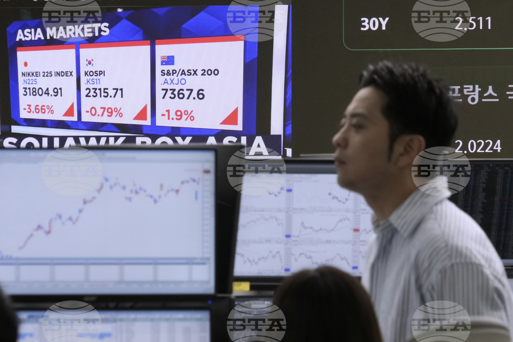 Цената на златото достигна нов максимум, след като заплахата с мита на Тръмп разтърси пазарите в Азиатско-тихоокеанския регион