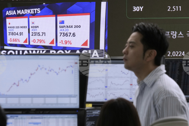 Цената на златото достигна нов максимум, след като заплахата с мита на Тръмп разтърси пазарите в Азиатско-тихоокеанския регион