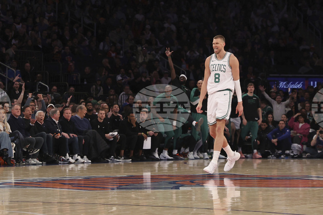 Кристапс Порзингис поведе Бостън Селтикс към успеха над Ню Йорк Никс след продължение в редовния сезон на НБА