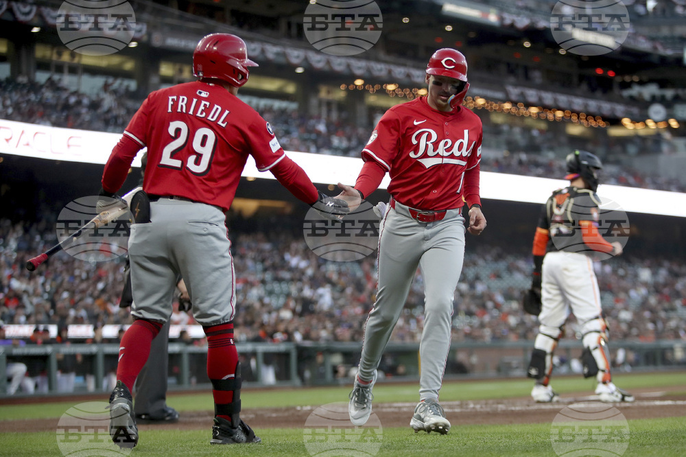 Reds Giants Baseball