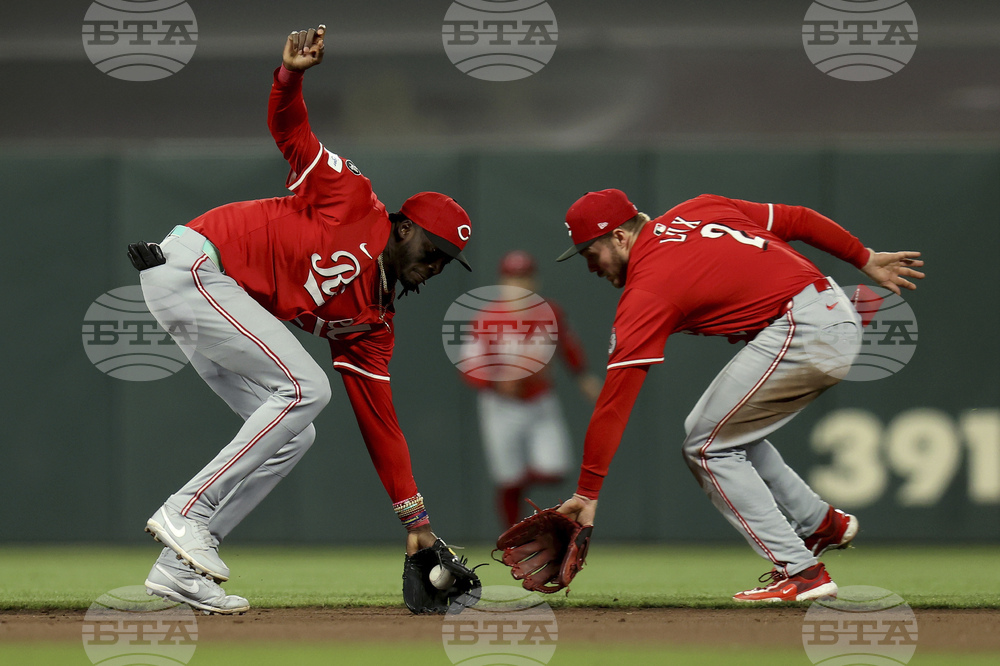 Reds Giants Baseball