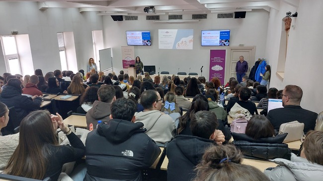 Препълнена аула и силен интерес към втория ден от Кариерните дни на ФЖМК, посветен на специалностите „Връзки с обществеността“ и „Комуникационен мениджмънт“